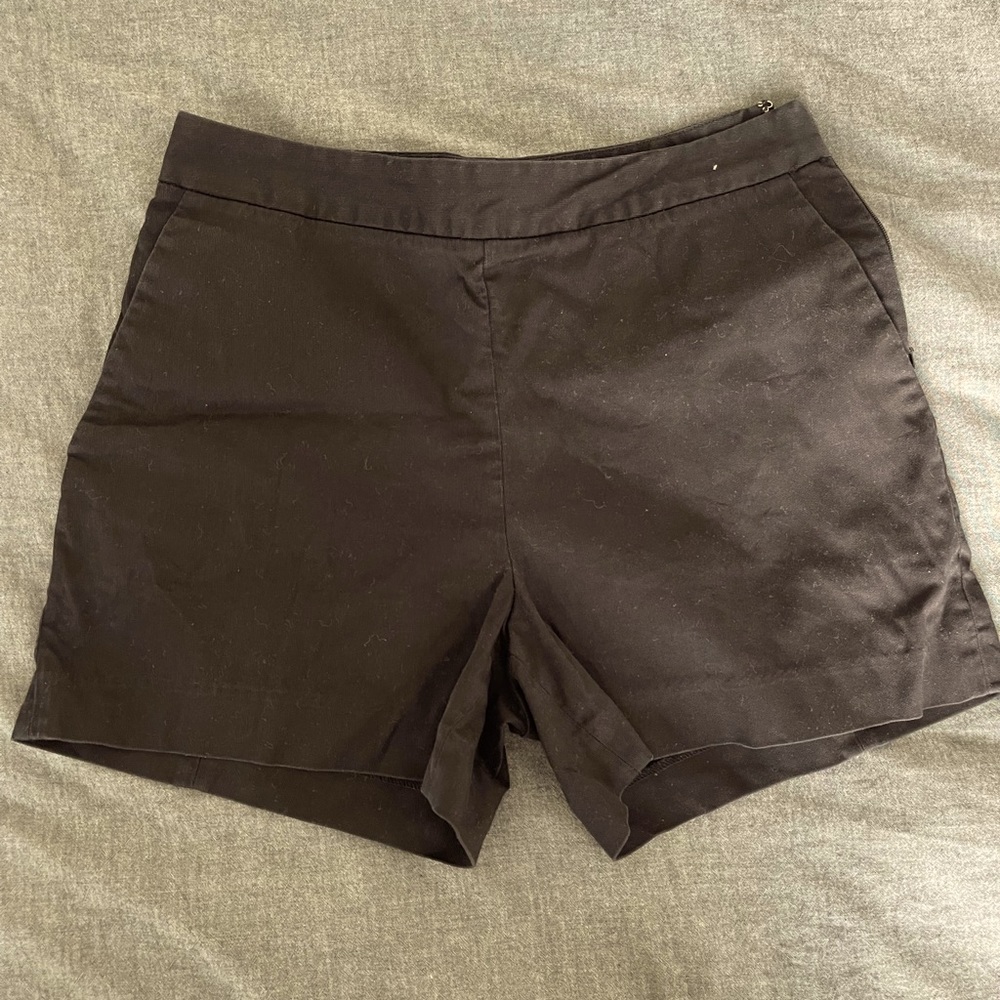 Everlane classic black shorts 🖤